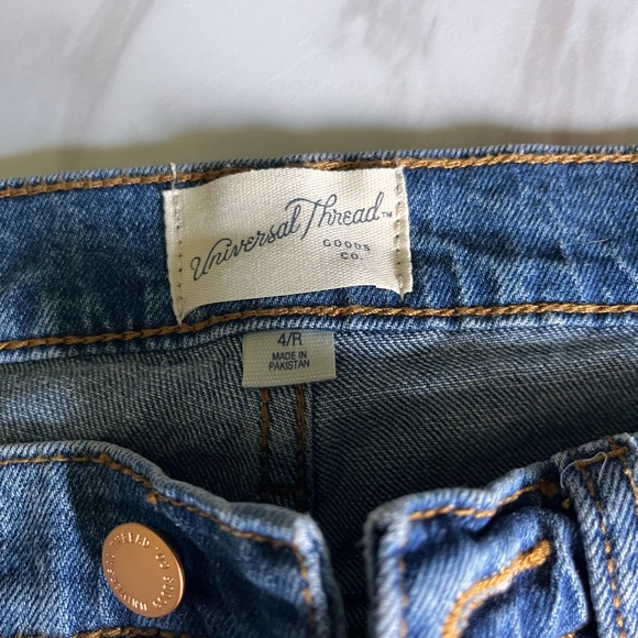 Universal Thread - High Rise 90’s Slim - Size 4 - Picture 4 of 8
